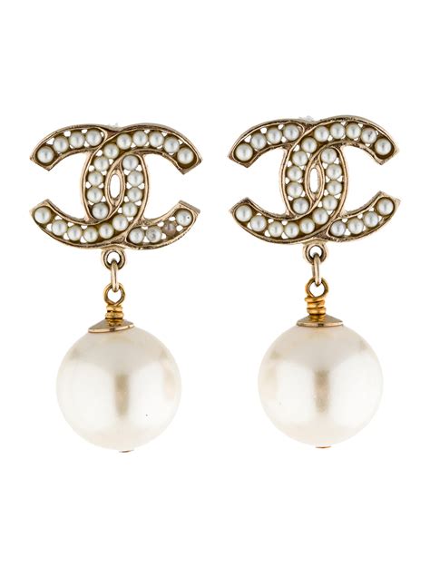 chanel earrings cc pearl